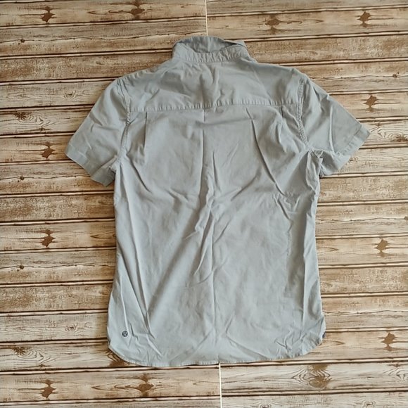 Lululemon Men's Short Sleeve Button Down Shirt Top Small Blue - Picture 3 of 7
